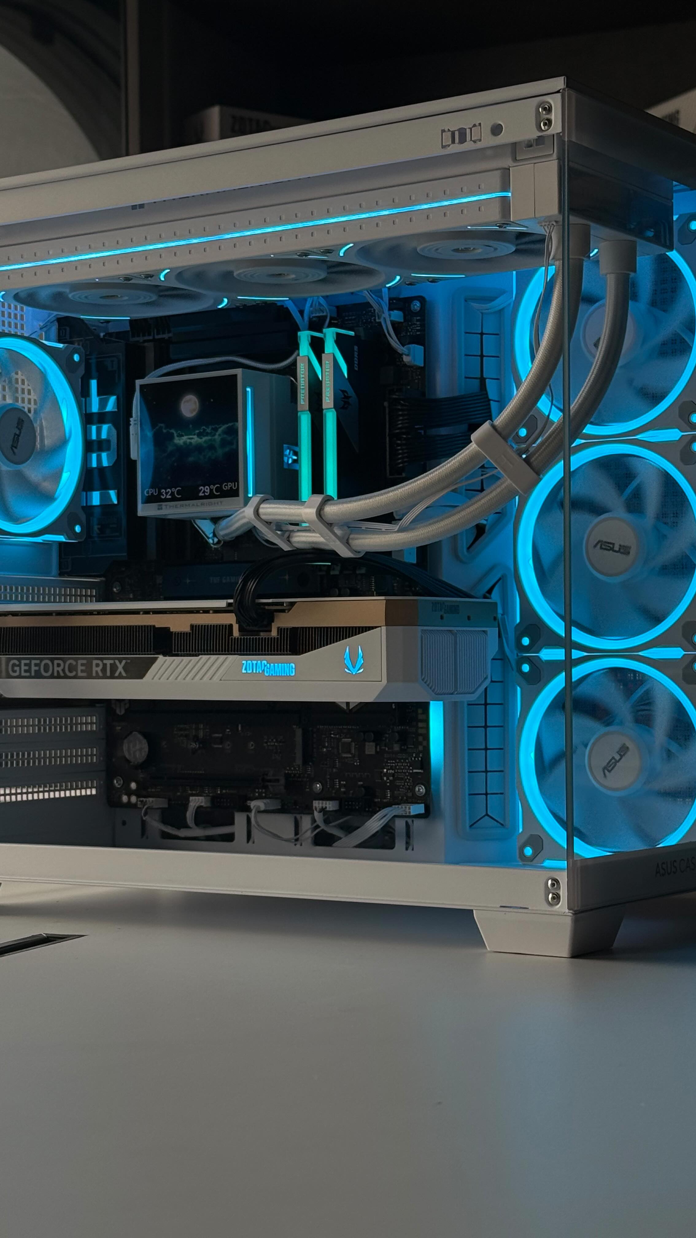 تجميعة Ryzen 7 9800X3D مع ZOTAC RTX 5070 Ti White Edition